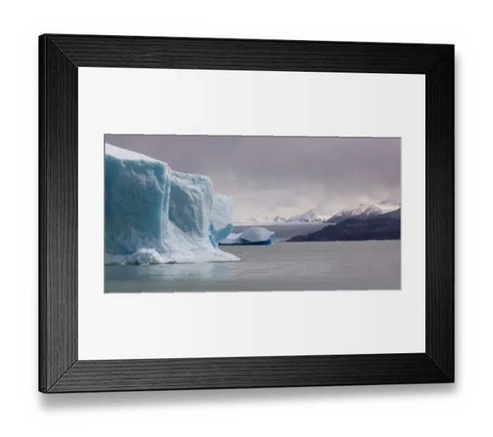 Framed Print : Icebergs on Lago Argentino