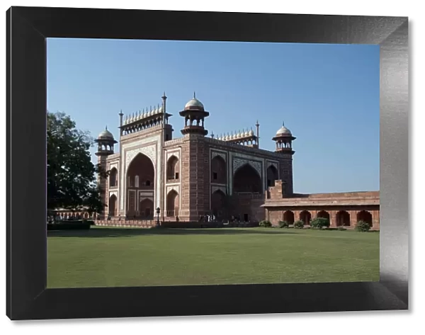 Great gate (Darwaza-i rauza) gateway to the Taj Mahal, Agra, Uttar Pradesh, India