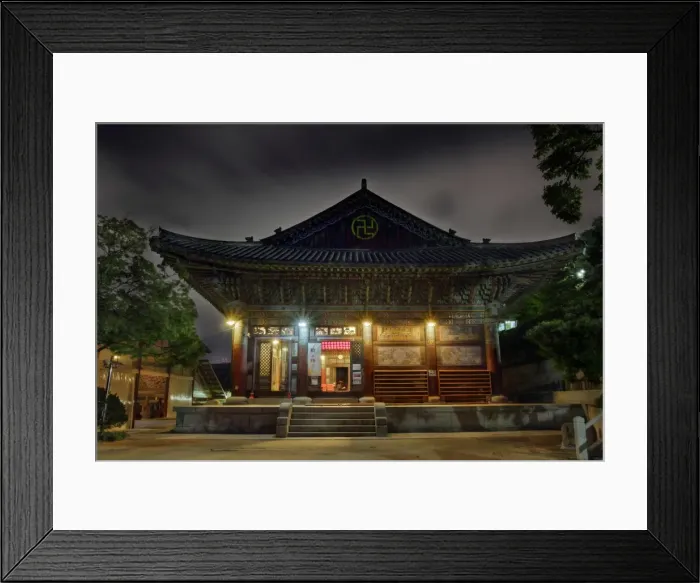 Framed Print : Bongeunsa Temple on Cloudy Night Framed Print : Bongeunsa Temple on Cloudy Night