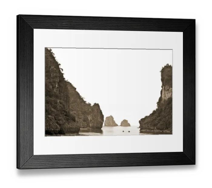 Framed Print : Ha Long Bay, boats on the water Framed Print : Ha Long Bay, boats on the water