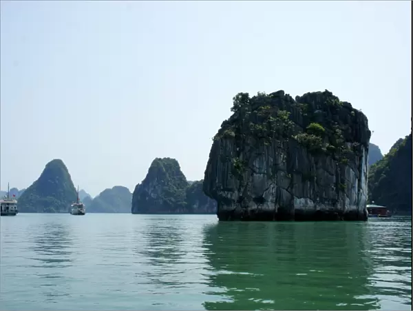 Ha Long Bay scenery