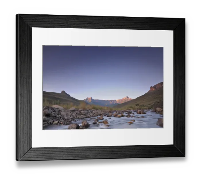 Framed Print : View of the Amphitheatre massif in the Drakensberg, Kwazulu-Natal, South Africa