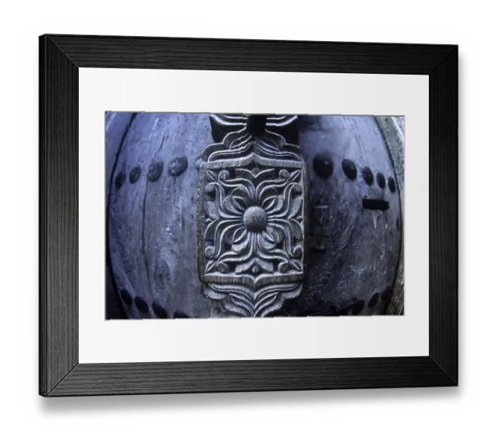 Framed Print : Carved wooden doors in Stone Town