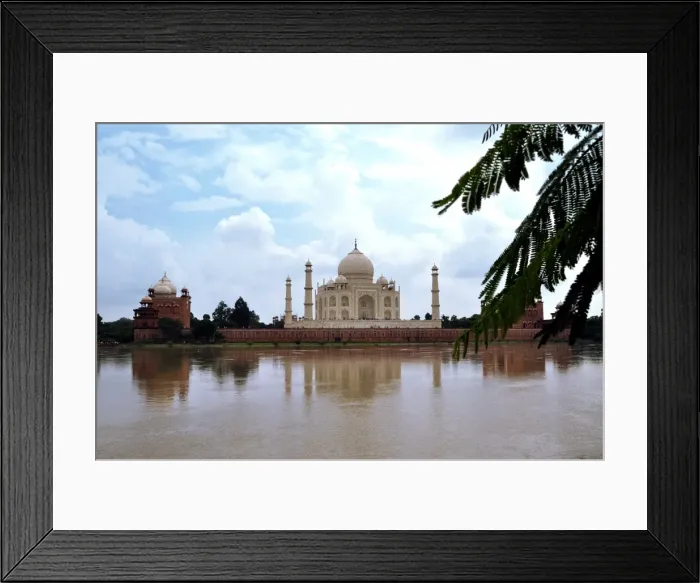 Framed Print : The Taj Mahal Framed Print : The Taj Mahal