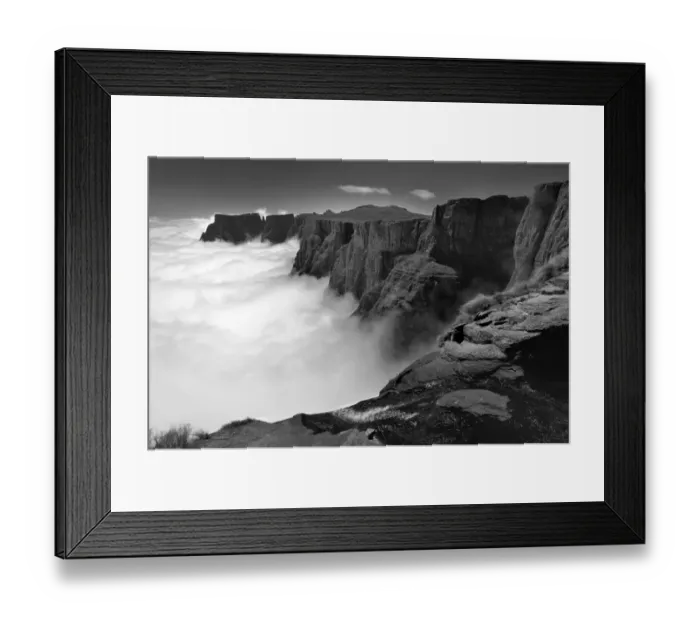 Framed Print : High angle view black and white view of Amphitheatre range with Tugela Falls in foreground, Drakensberg uKhahlamba National Park, Kwazulu-Natal, South Africa Framed Print : High angle view black and white view of Amphitheatre range with Tugela Falls in foreground, Drakensberg uKhahlamba National Park, Kwazulu-Natal, South Africa