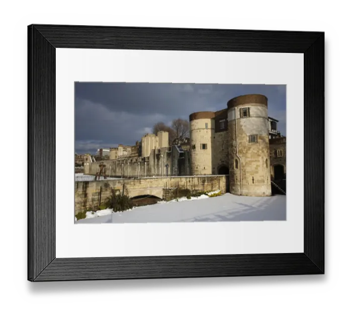 Framed Print : Tower of London UNESCO site in snow Framed Print : Tower of London UNESCO site in snow