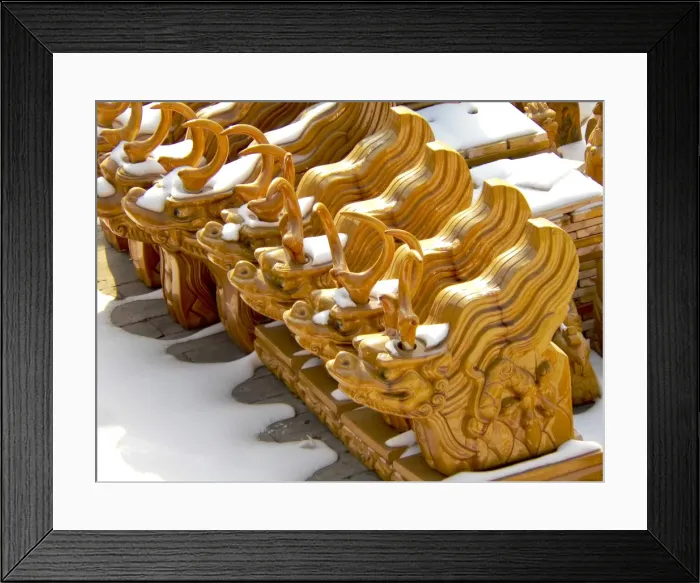 Framed Print : Rooftop decoration in snow