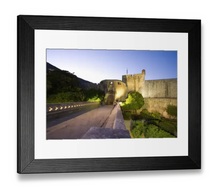 Framed Print : Walled city of Dubrovnik, Southeastern tip of Croatia, Eastern Europe