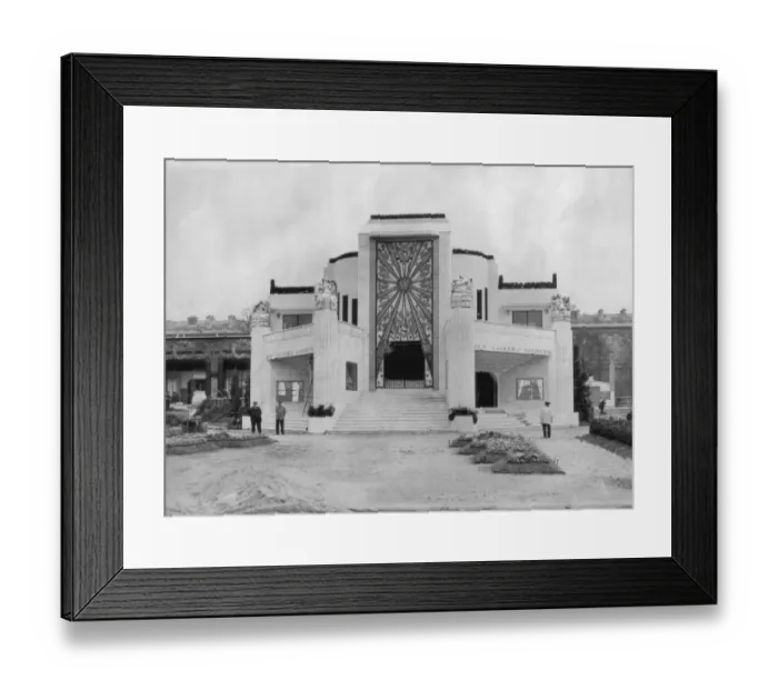 Framed Print : British Topical Press Agency (1903 - 1957) Framed Print : British Topical Press Agency (1903 - 1957)