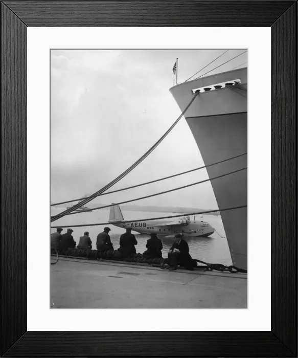 Framed Print : Dockside Lunch