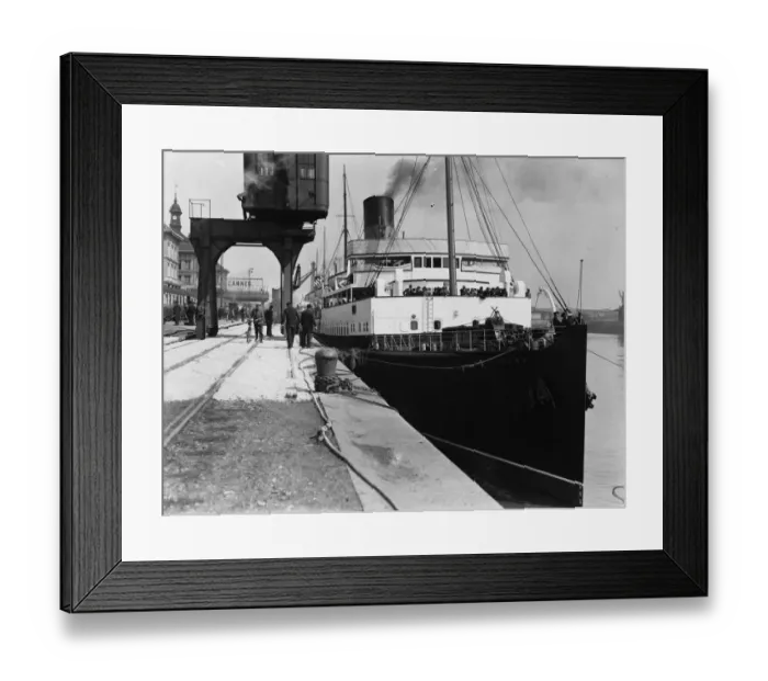 Framed Print : Golden Arrow Service Framed Print : Golden Arrow Service