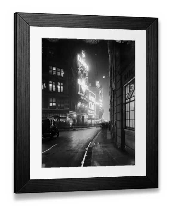 Framed Print : Piccadilly Circus Framed Print : Piccadilly Circus