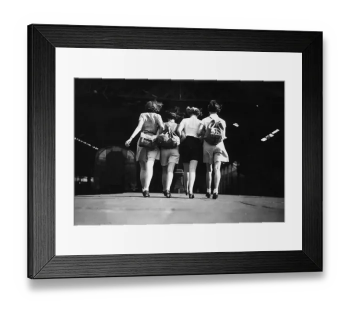 Framed Print : Day Trip. 18th April 1935: A group of friends arrive at Euston Station Framed Print : Day Trip. 18th April 1935: A group of friends arrive at Euston Station