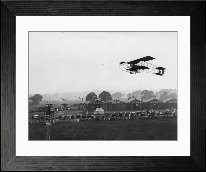 Framed Print : Air Race. 25th September 1913: Claude Grahame White in the First International Framed Print : Air Race. 25th September 1913: Claude Grahame White in the First International
