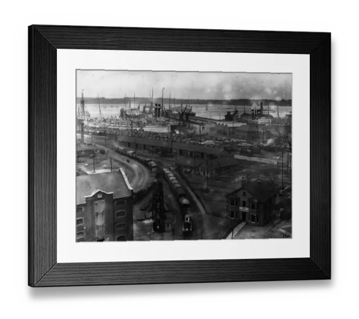 Framed Print : Southampton Docks Framed Print : Southampton Docks