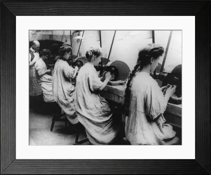 Framed Print : Gold Chain Making Framed Print : Gold Chain Making