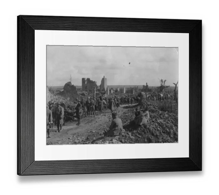 Framed Print : St Mihiel. 13th September 1918: American soldiers Framed Print : St Mihiel. 13th September 1918: American soldiers