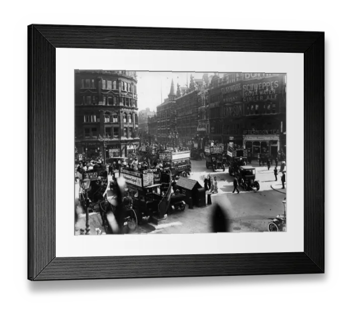Framed Print : British Topical Press Agency (1903 - 1957) Framed Print : British Topical Press Agency (1903 - 1957)