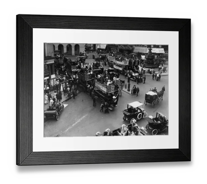 Framed Print : Piccadilly Circus Framed Print : Piccadilly Circus