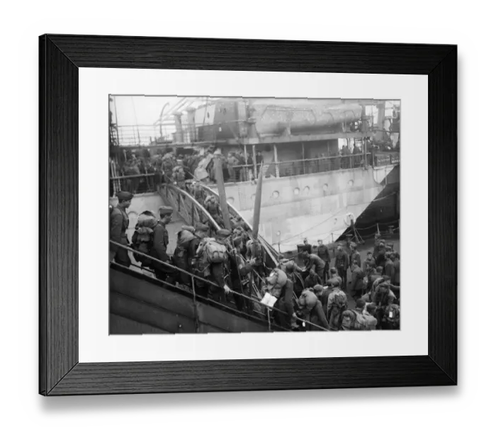 Framed Print : US Troops Arrive Framed Print : US Troops Arrive