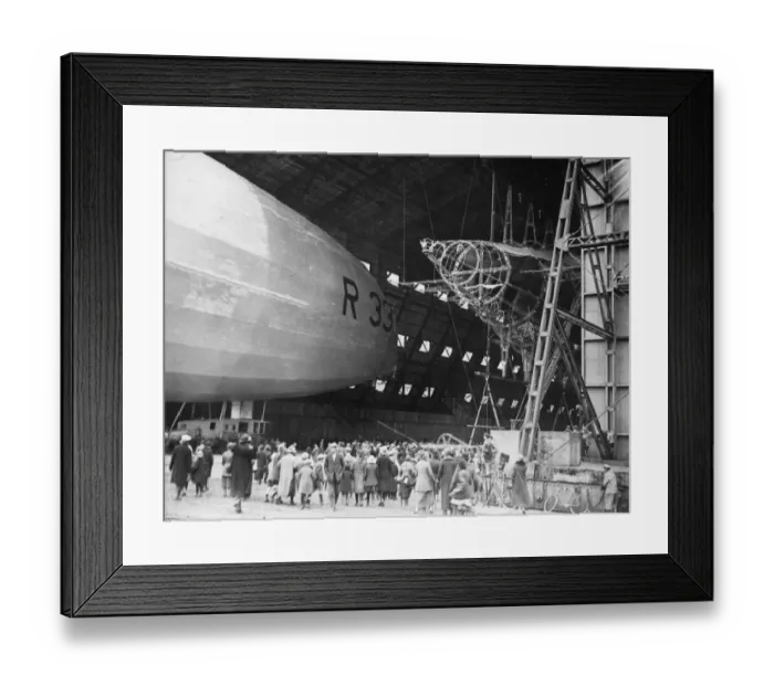 Framed Print : R33 Returns