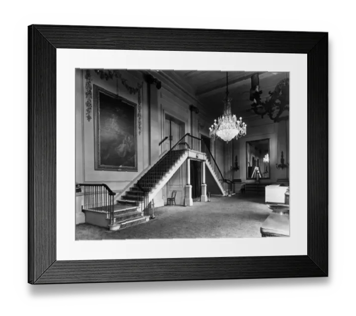 Framed Print : Opera Bar. 27th July 1948: Crush bar at the Royal Opera House Framed Print : Opera Bar. 27th July 1948: Crush bar at the Royal Opera House