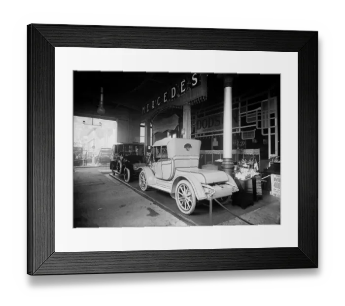 Framed Print : British Topical Press Agency (1903 - 1957) Framed Print : British Topical Press Agency (1903 - 1957)