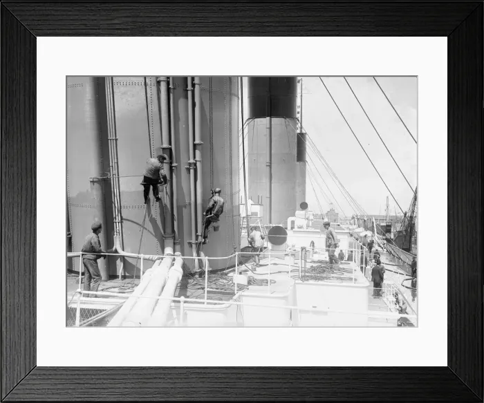 Framed Print : British Topical Press Agency (1903 - 1957) Framed Print : British Topical Press Agency (1903 - 1957)