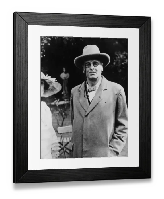Framed Print : British Topical Press Agency (1903 - 1957) Framed Print : British Topical Press Agency (1903 - 1957)