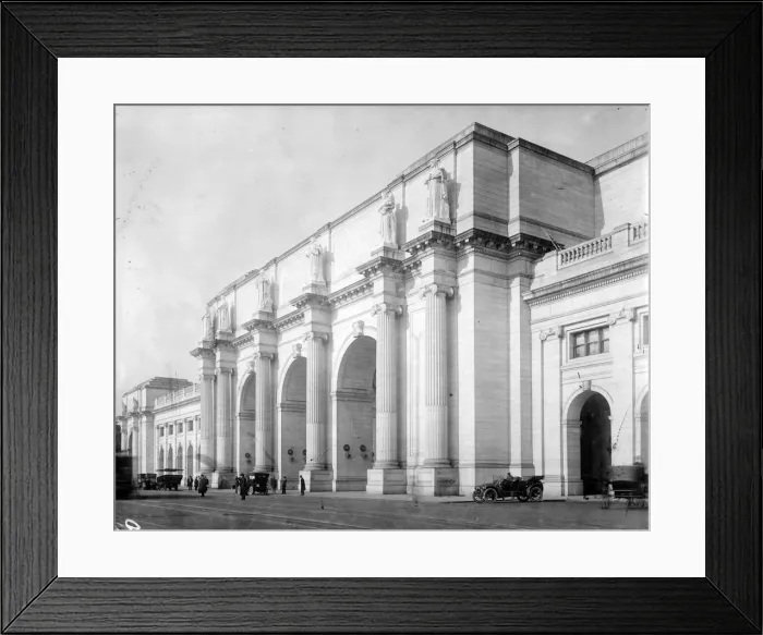 Framed Print : British Topical Press Agency (1903 - 1957) Framed Print : British Topical Press Agency (1903 - 1957)