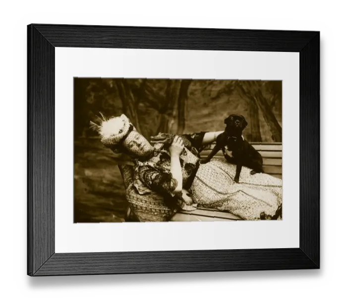 Framed Print : Pet Croc. August 1908: A young crocodile, the perfect new pet for ladies Framed Print : Pet Croc. August 1908: A young crocodile, the perfect new pet for ladies