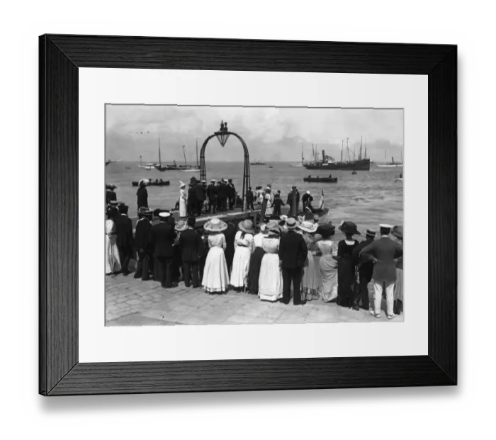 Framed Print : Cowes Regatta