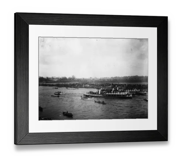 Framed Print : Finish. 30th March 1912: Oxford crew finishing on the first day during the Vasity Boatrace Framed Print : Finish. 30th March 1912: Oxford crew finishing on the first day during the Vasity Boatrace