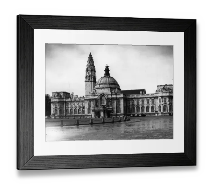 Framed Print : Cardiff City Hall