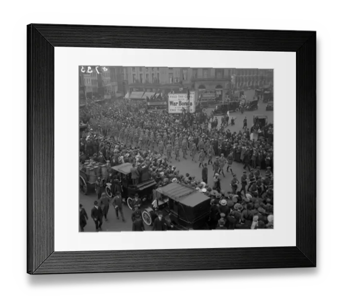 Framed Print : Army Band. 25th September 1918: A crowd line the pavements to see an Italian Framed Print : Army Band. 25th September 1918: A crowd line the pavements to see an Italian