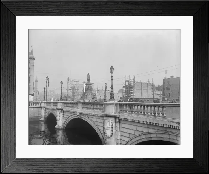Framed Print : O Connell Bridge Framed Print : O Connell Bridge