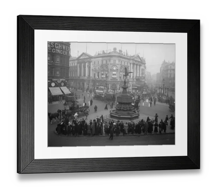 Framed Print : Piccadilly Circus Framed Print : Piccadilly Circus