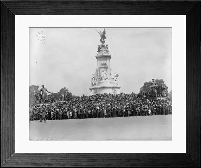 Framed Print : London Welcome