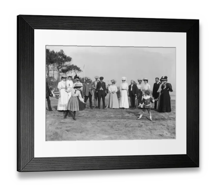 Framed Print : Childrens Diabolo Framed Print : Childrens Diabolo
