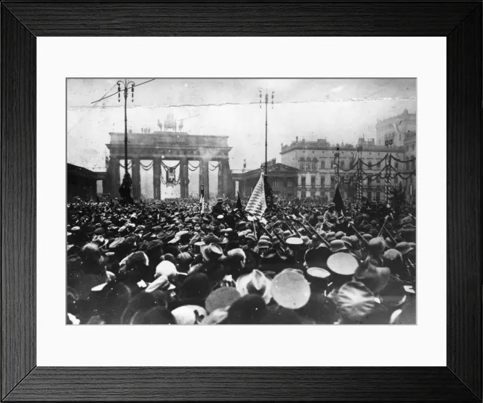 Framed Print : Brandenburg Gate Framed Print : Brandenburg Gate