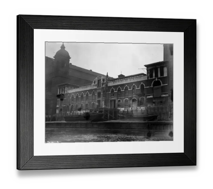 Framed Print : A Thames Brewery Framed Print : A Thames Brewery
