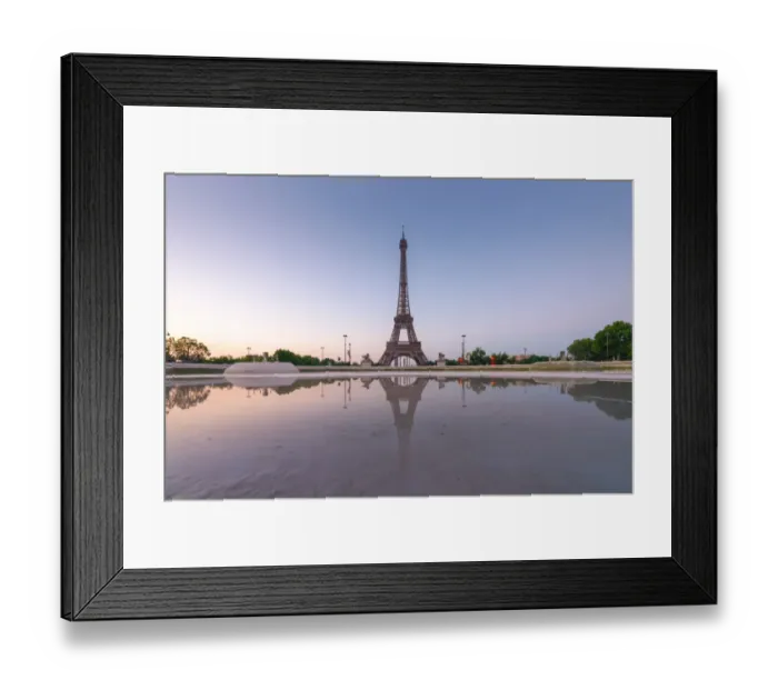 Framed Print : Eiffel tower with reflection at Trocadero fountains Framed Print : Eiffel tower with reflection at Trocadero fountains