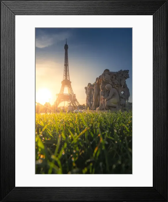 Framed Print : Sunrise scene of Eiffel tower Framed Print : Sunrise scene of Eiffel tower