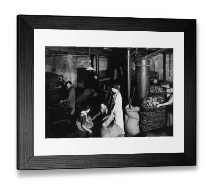 Framed Print : Industry. A scene of industry, circa 1900. (Photo by FPG / Hulton Archive / Getty Images) Framed Print : Industry. A scene of industry, circa 1900. (Photo by FPG / Hulton Archive / Getty Images)