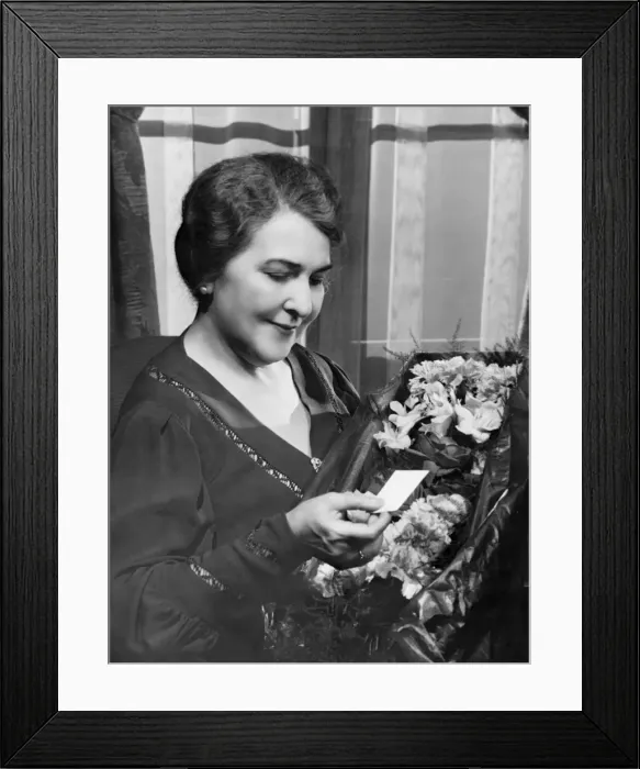 Framed Print : Woman holding bouquet, reading note, (B&W) Framed Print : Woman holding bouquet, reading note, (B&W)