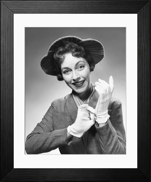 Framed Print : Woman with hat and gloves Framed Print : Woman with hat and gloves
