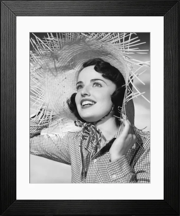 Framed Print : Woman with straw hat Framed Print : Woman with straw hat