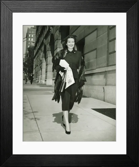 Framed Print : Elegant woman walking on sidewalk, (B&W)