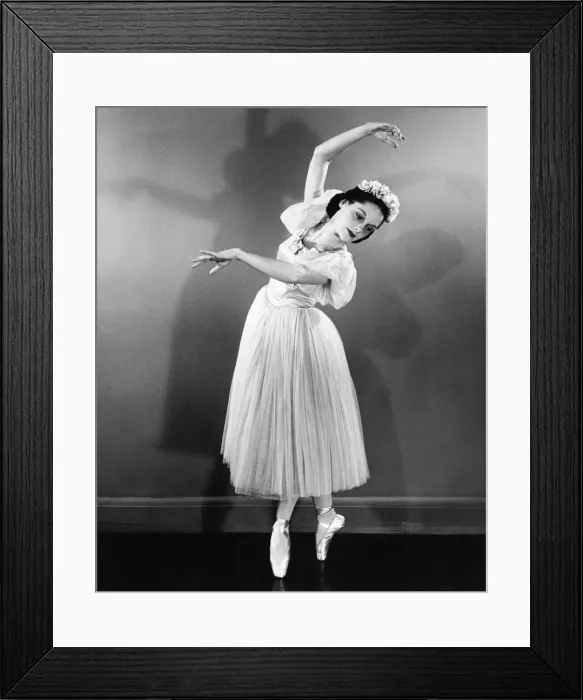 Framed Print : Ballerina in tutu on tiptoe, (B&W) Framed Print : Ballerina in tutu on tiptoe, (B&W)