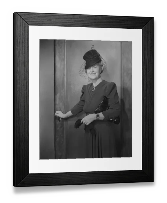 Framed Print : Senior woman wearing hat, portrait Framed Print : Senior woman wearing hat, portrait